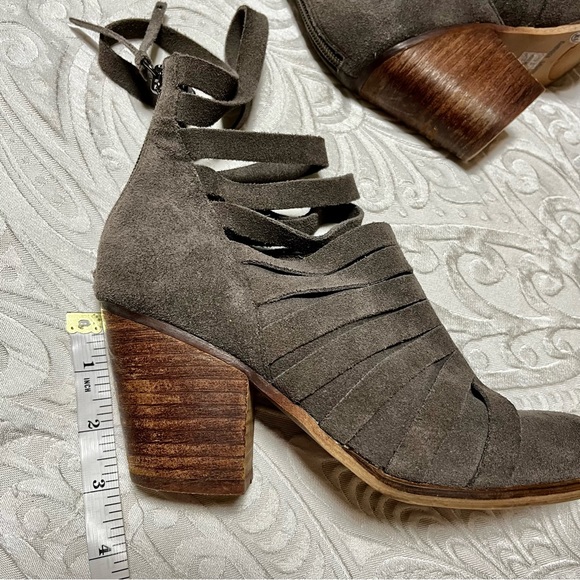 Chinese Laundry Suede bootie boots. Size 6. Taupe color. - Picture 15 of 15